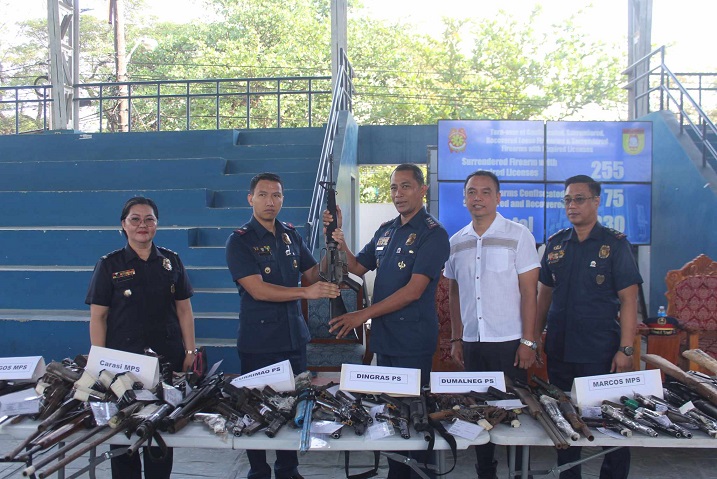 Umabot ti tallo gasut ket tallo pulo dagiti naiturn over a surrendered firearms iti Ilocos Norte Police Provincial Office