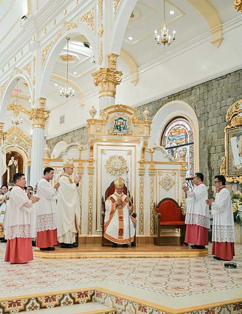 Galbines-returns-home-as-Bacolods-seventh-bishop1