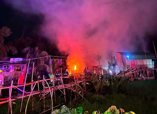 Bacolod-fire-leaves-22-families-homeless1